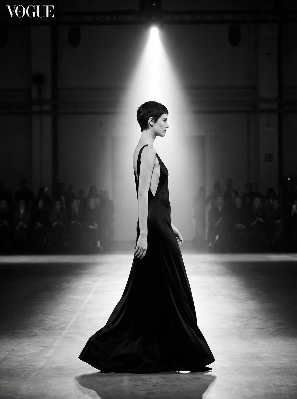北条麻妃西瓜 极简黑色晚装秀场瞬间